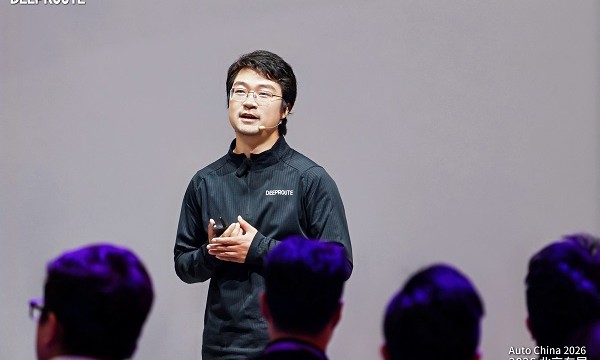 北京车展深度对话：元戎启行发起一场关于物理AI的“灵魂拷问”