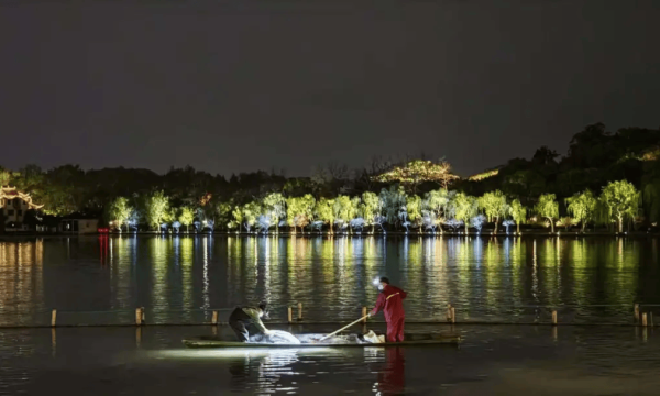 杭州回应“西湖连续一周撒7吨漂白粉”